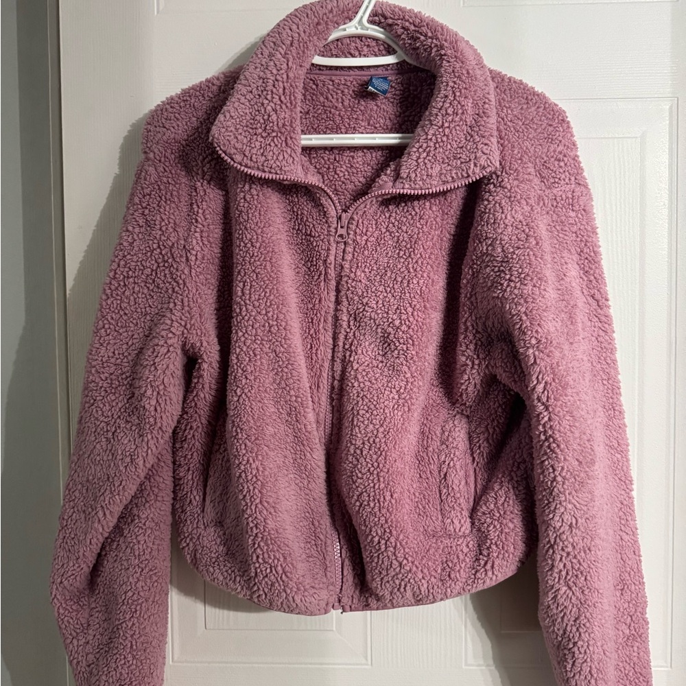 Cozy Pink Teddy Jacket with Fluffy Texture and Cropped Fit